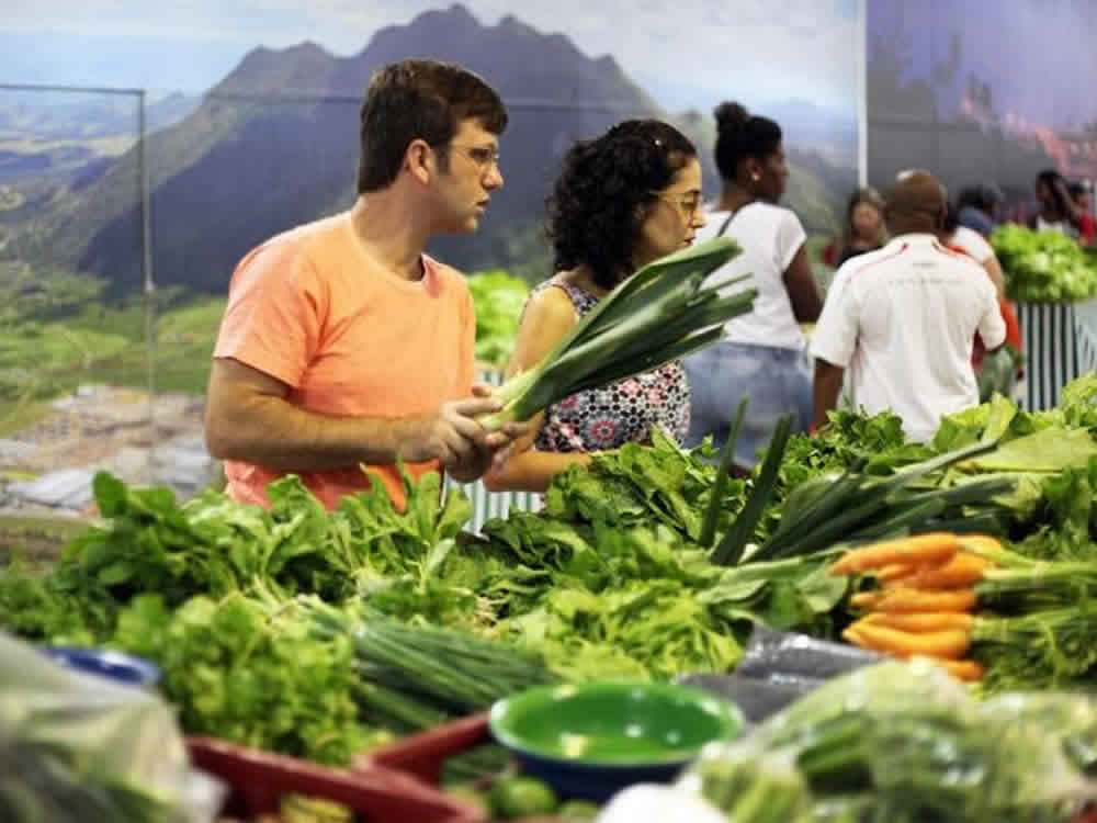 Feira Agroecológica é inaugurada em shopping de Linhares