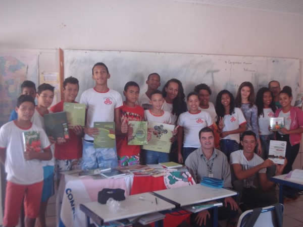 Escola de Pedro Canário recebe kit do Projeto “Sementes do Conhecimento”